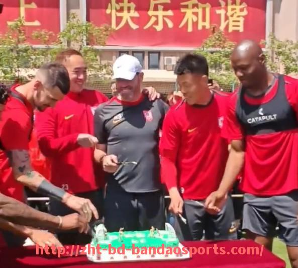 半岛体育-英超球衣赞助商价格区间及广告收益模式解析